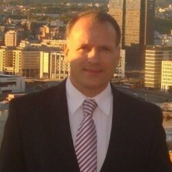 Foto do professor Marcelo Ghiaroni