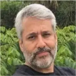 Foto do professor Guilherme Toledo