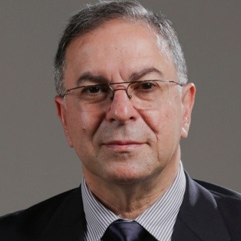 Foto do professor Carlos Bastian